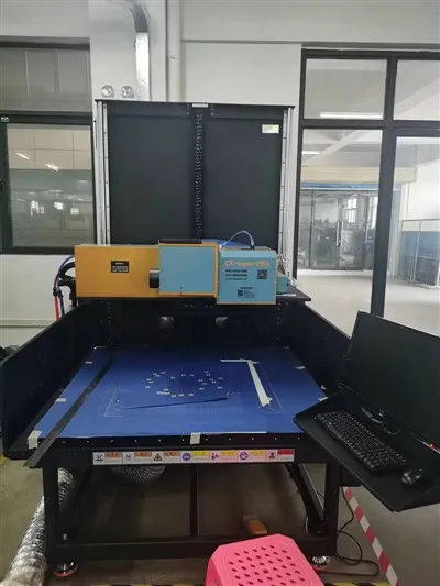 Penanda laser CO2 format besar